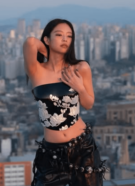 Jennie de BLACKPINK pulvérise tous les records avec son remix de Dracula : le sacre d'une icône pop 🦇🔥 Jennie de BLACKPINK pulvérise tous les records avec son remix de Dracula : le sacre d'une icône pop 🦇🔥