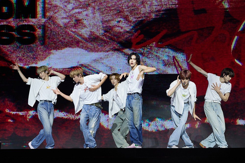 RIIZE's "Boom Boom Bass" Choreo Was Secretly a Tribute to Michael Jackson's 1991 Stage All Along ๐ 0000106511 002 20240716163217737