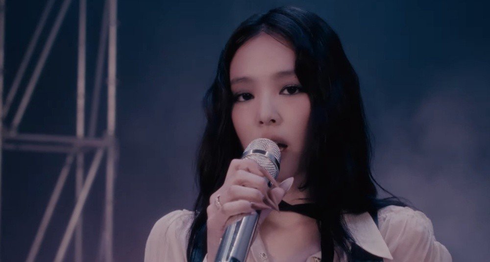 Jenny Dracula: Mula sa Billboard Top 5 hanggang SabAY-Sabay na Pagpasok ng 7 Kanta — Ang 'Genre-Breaking' Era ng K-pop F