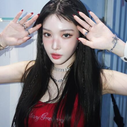 900 chungha.art 8a2a2cd0d32e4b41987c02a095c002db