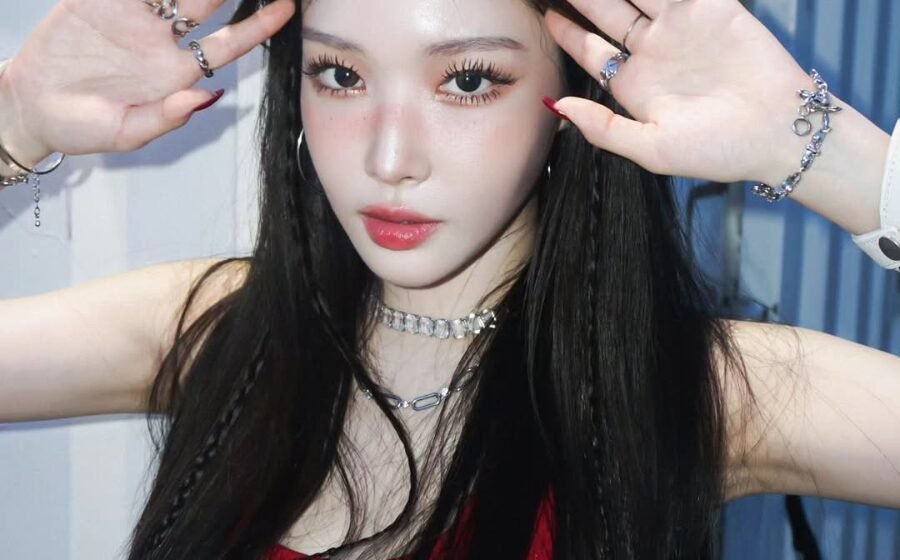 900 chungha.art 8a2a2cd0d32e4b41987c02a095c002db