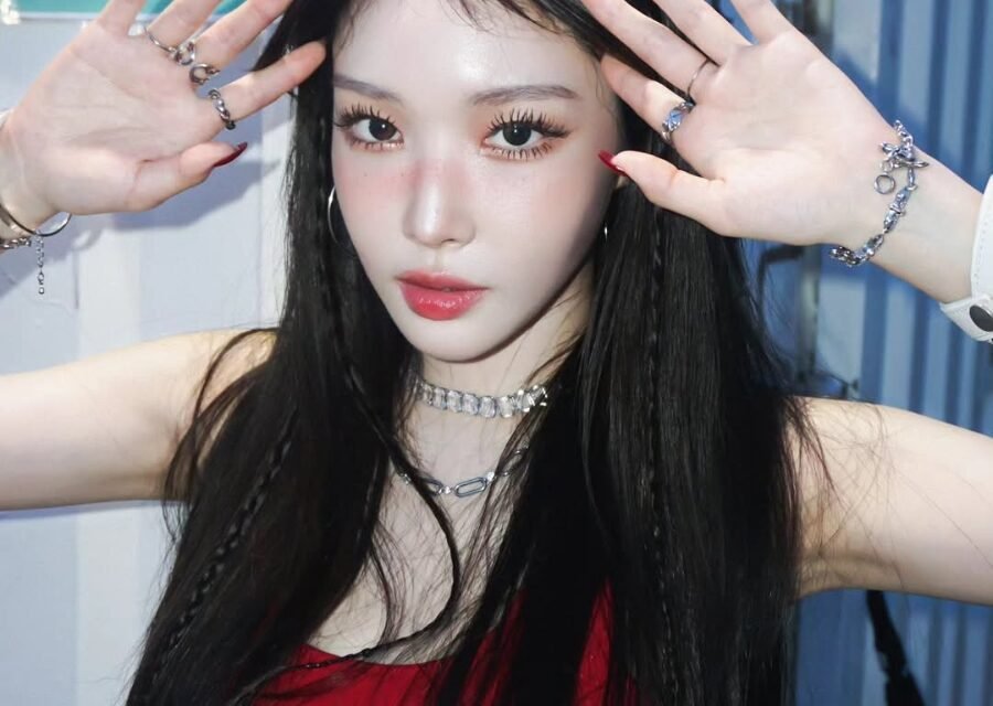 900 chungha.art 8a2a2cd0d32e4b41987c02a095c002db