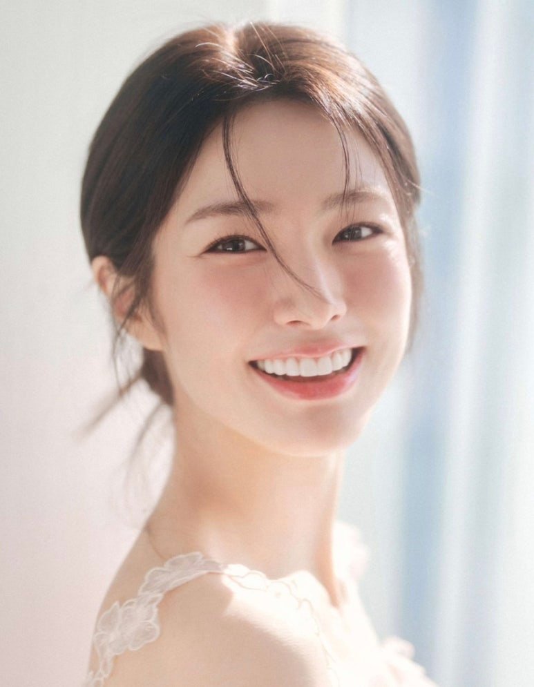 Passado que incomoda: Ha-young tem bisavô ligado ao colaboracionismo com o Japão, gerando forte contraste com celebridades descendentes de heróis da independência Passado que incomoda: Ha-young tem bisavô ligado ao colaboracionismo com o Japão, gerando forte contraste com celebridad